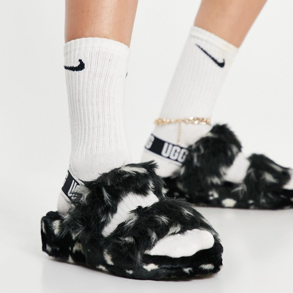 Ugg Fluff Yeah Slippers Black and White Neutral Fuzzy Sandal Slippers Size 8 - Picture 2 of 16